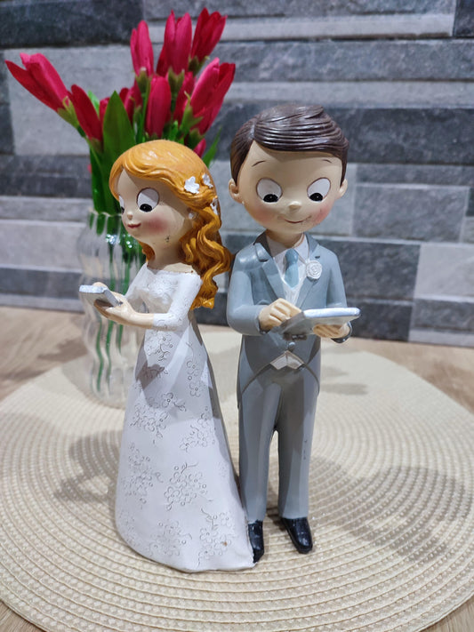 Figura para tarta de novios tecnológicos