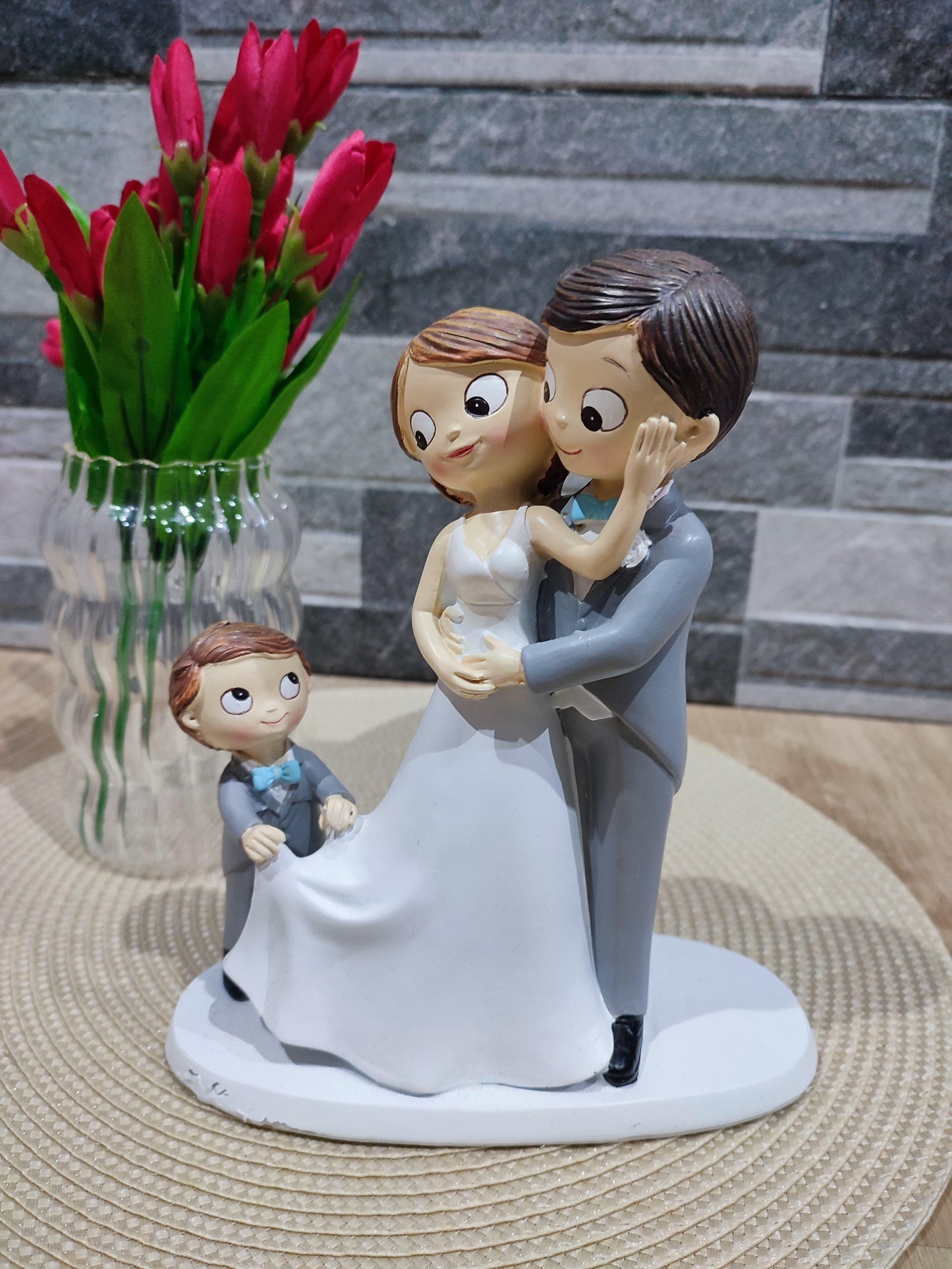 Figura para tarta de boda novios con niño