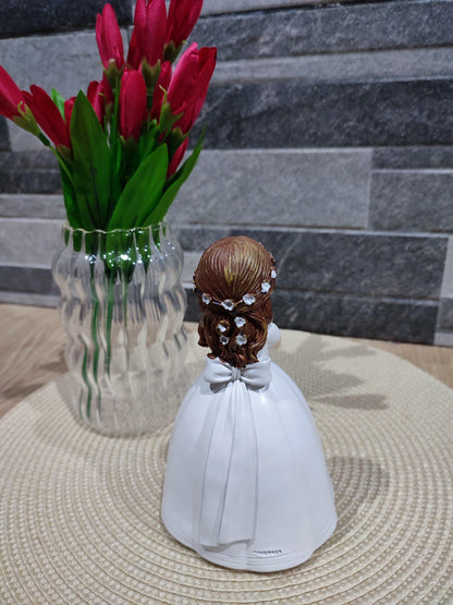 Figura para tarta de comunión de niña con vestido largo y corona de flores